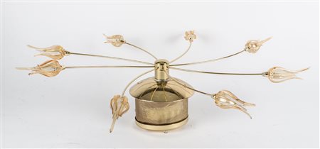DUE LAMPADARI ad otto luci in ottone con fiori in vero. XX secolo Misure:...