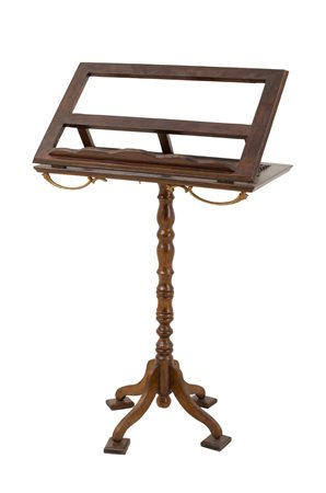 LEGGIO in abete. XX secolo Misure: cm 81 x 49 x h 106