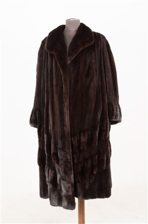 CAPPOTTO lungo di visone marrone.