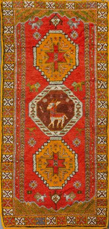 TAPPETO berbero, trama e ordito in cotone e vello in lana. Marocco XX secolo...