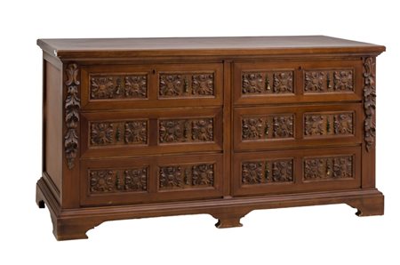 CASSETTONE a sei cassetti in noce intagliato. Emilia XX secolo Misure: cm 162...