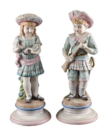 COPPIA SCULTURE in biscuit raffiguranti "fanciulli". Francia XIX secolo...