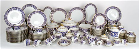 SERVIZIO in porcellana Limoges con bordi decorati: ZUPPIERA, INSALATIERA,...