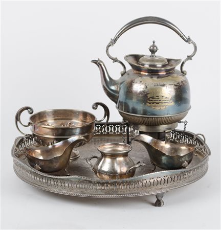 LOTTO composto da VASSOIO, SAMOVAR, 2 SALSIERE e da ZUCCHERIERA in Sheffield....