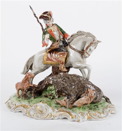GRUPPO in porcellana policroma raffigurante "caccia al cinghiale" (usure e...