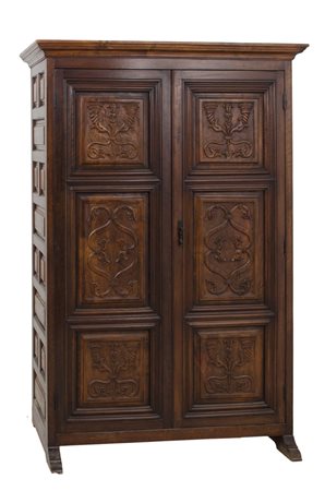 ARMADIO a due ante in noce. Italia primi '900 Misure: cm 120 x 50 x h 175