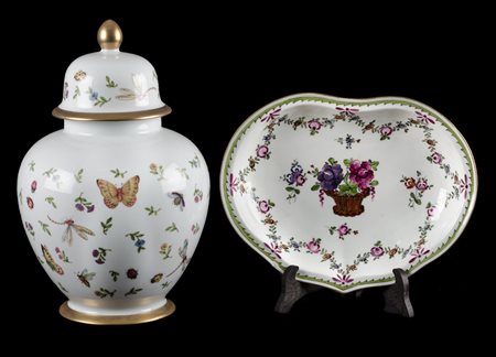 LOTTO composto da POTICHE in porcellana bianca Heinrette con decori...