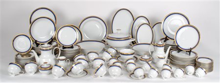 SERVIZIO in porcellana Bavaria bianca con bordure blu e oro composto da...