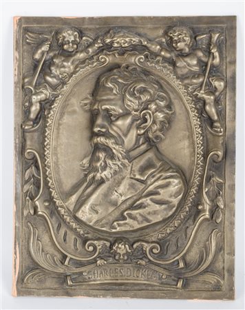 ALTORILIEVO in bronzo dorato raffigurante "ritratto di Charles Dickens"....