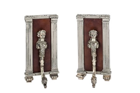 COPPIA FERMALIBRI in bronzo argentato. Italia primi '900 Misure: h cm 25,5