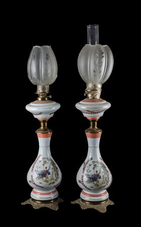 COPPIA LUMI in opaline nei toni del bianco e del salmone con lumeggiature in...