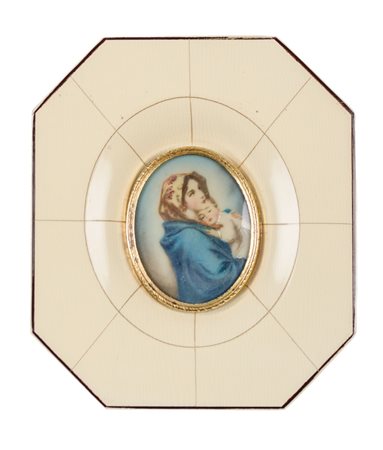 DUE MINIATURE ottagonali in avoriolina raffiguranti "Madonna con Bambino"....