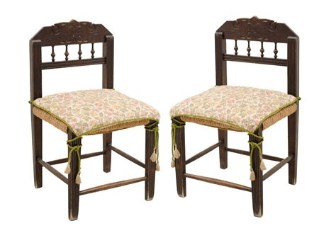 COPPIA SEDIOLINE in noce (seduta h cm 42). Sicilia primi '900 Misure: h cm 73