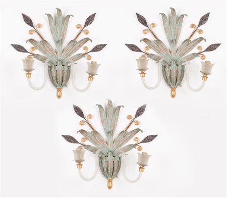 TRE APPLIQUES a due luci in ferro con brindoli. Italia XX secolo Misure: cm...