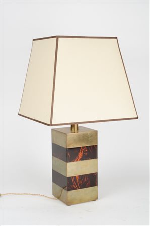 LUME da tavola in metallo e bachelite con paralume. Anni '70 Misure: h cm 63