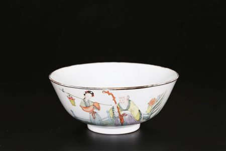 Arte Cinese Coppa in porcellana dipinta con figure ed iscrizioni Cina, XX...