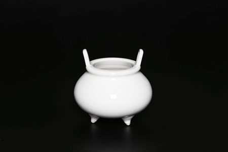 Arte Cinese Piccolo incensiere tripode in porcellana bianco di Cina Cina,...