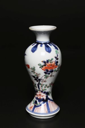 Arte Giapponese Vasetto Imari in porcellana dipinta e dorata Giappone,...