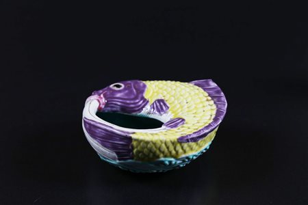 Arte Cinese Lavapennelli in porcellana a forma di pesce Cina, XIX secolo . ....