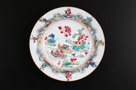 Arte Cinese Piatto in porcellana famiglia rosa decorato con fiori di loto e...
