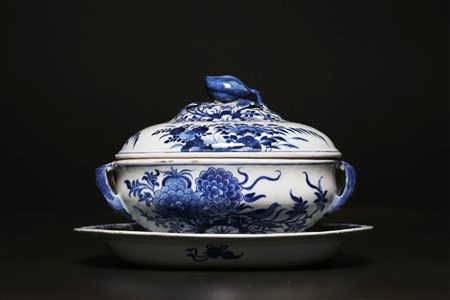 Arte Cinese Zuppiera in porcellana bianco/blu con raffigurazione di fiori e...