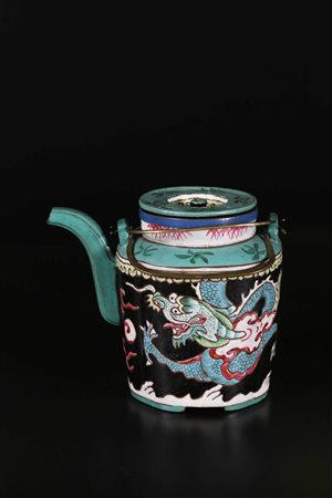 Arte Cinese Teiera Yixing smaltata con decoro di dragoni Cina, XIX secolo. ....