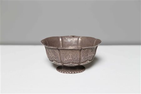 Arte Cinese Ciotola in argento in stile Tang Cina, XIX secolo. . Cm 11,00 x...