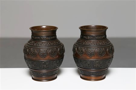 Arte Cinese Coppia di vasi in bronzo decorati a bande orizzontali Cina, XIX...