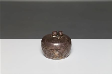 Arte Cinese Piccola scatola a forma di mela in argento Cina, dinastia Qing,...