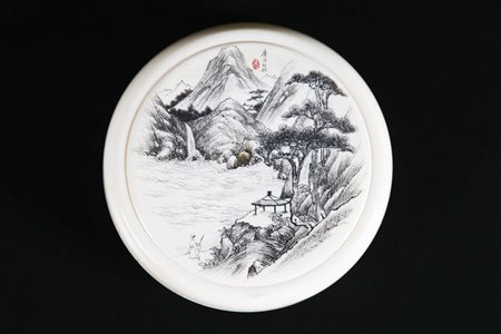Arte Cinese Piccola scatola rotonda in avorio Cina, periodo Repubblica, XX...