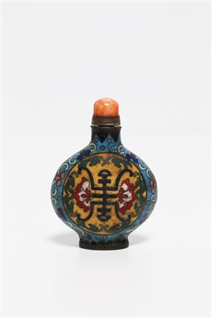 Arte Cinese Snuff bottle in smalto cloisonnè decorata con fiori ed il simbolo...