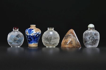 Arte Cinese Quattro tabacchiere e un sigillo Cina, XIX secolo . -. Cm 7,50....