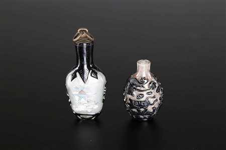 Arte Cinese Due tabacchiere in vetro Cina, XIX secolo. -. Cm 4,00 x 9,00....
