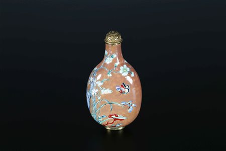 Arte Cinese Tabacchiera in smalto color ocra decorata a motivo floreale Cina,...