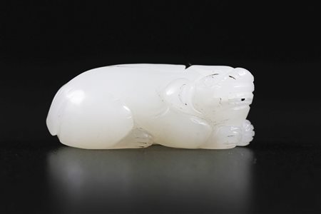 Arte Cinese Intaglio in giada bianca raffigurante un bufalo Cina, XIX secolo....