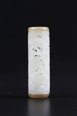 Arte Cinese Cilindro in giada bianca traforata a motivo floreale Cina, XX...