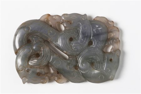 Arte Cinese Intaglio in giada in stile arcaico raffigurante draghi e nuvole...
