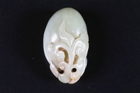 Arte Cinese Intaglio in giada raffigurante un frutto Cina, dinastia Qing, XIX...