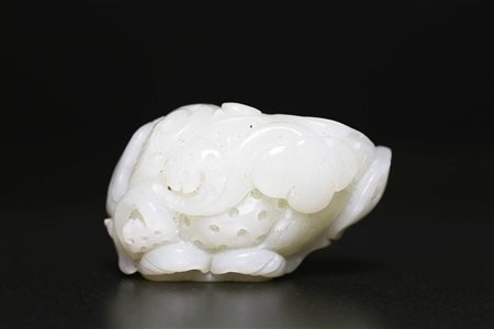 Arte Cinese Intaglio in giada bianca raffigurante una capsula di fiore di...