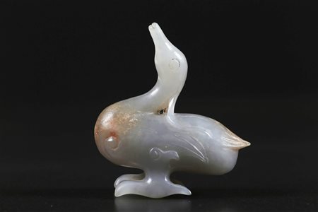 Arte Cinese Anatra in giada azzurro-grigia Cina, dinastia Qing, XIX secolo....