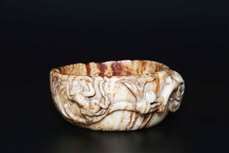 Arte Cinese Coppa Ming in giada Cina, XVII secolo. -. Cm 14,00 x 6,00. Coppa...