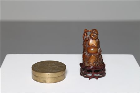 Arte Cinese Scatola e piccola statua di Buddha felice Cina, XIX secolo. . Cm...