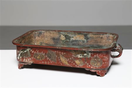 Arte Cinese Giardiniera in bronzo decorata con motivi acquatici Cina, XVII...