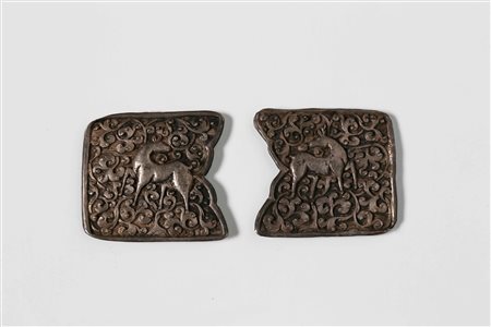 Arte Himalayana Fibbia in argento con cervi Tibet, XIX secolo . -. Cm 6,10 x...