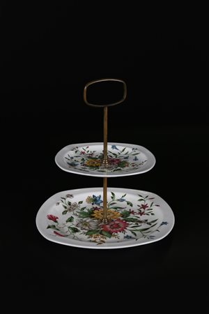 MANIFATTURA ITALIANA DEL XIX SECOLO Alzatina a due ripiani. Ceramica dipinta....