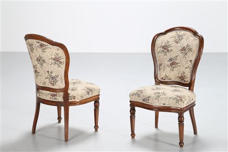 MANIFATTURA ITALIANA DEL XIX SECOLO Coppia di sedie con tessuto a fiori....