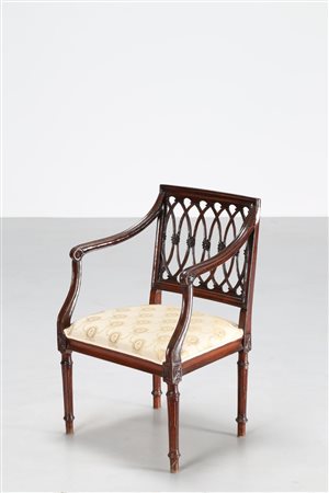 MANIFATTURA DEL XIX SECOLO Poltrona con gambe a faretra. Legno e tessuto. Cm...