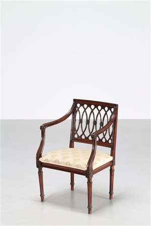 MANIFATTURA DEL XIX SECOLO Poltrona con gambe a faretra. Legno e tessuto. Cm...