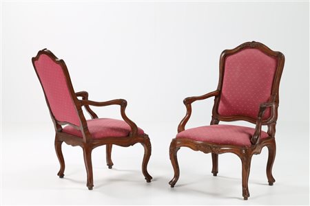 MANIFATTURA GENOVESE DEL XVIII SECOLO Elegante coppia di poltrone in legno di...