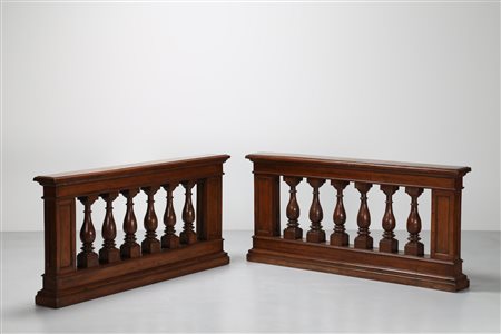 MANIFATTURA ITALIANA DEL XVIII SECOLO Coppia di balaustre. Legno. Cm 21,00 x...